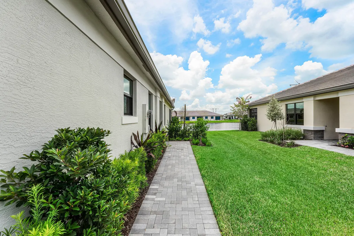 side yard at 13584 SW Starkissed Lane, Port St. Lucie