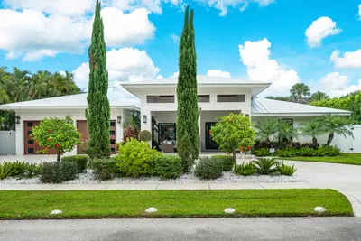 1117 Lake Drive, Delray Beach – Single Family Residence for rent