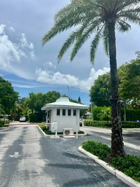 Man Gated at 5200 N Flagler Drive 503, West Palm Beach