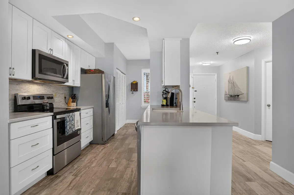 28-web-or-mls-_MLP8870 at 200 Waterway Road 104, Tequesta