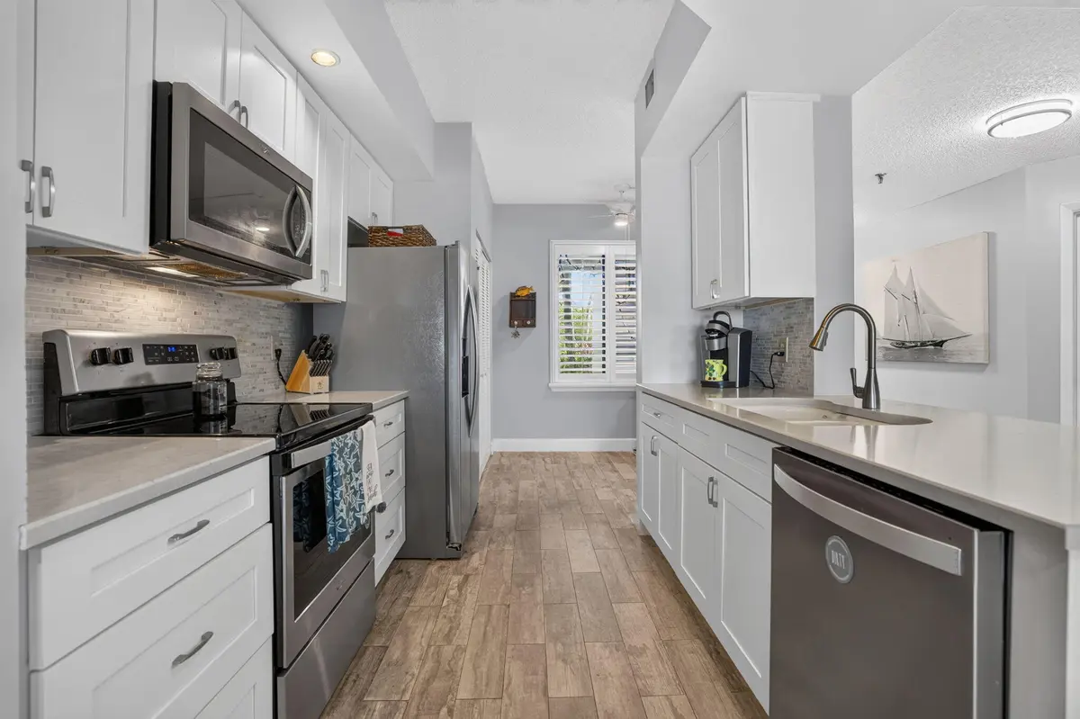 30-web-or-mls-_MLP8880 at 200 Waterway Road 104, Tequesta