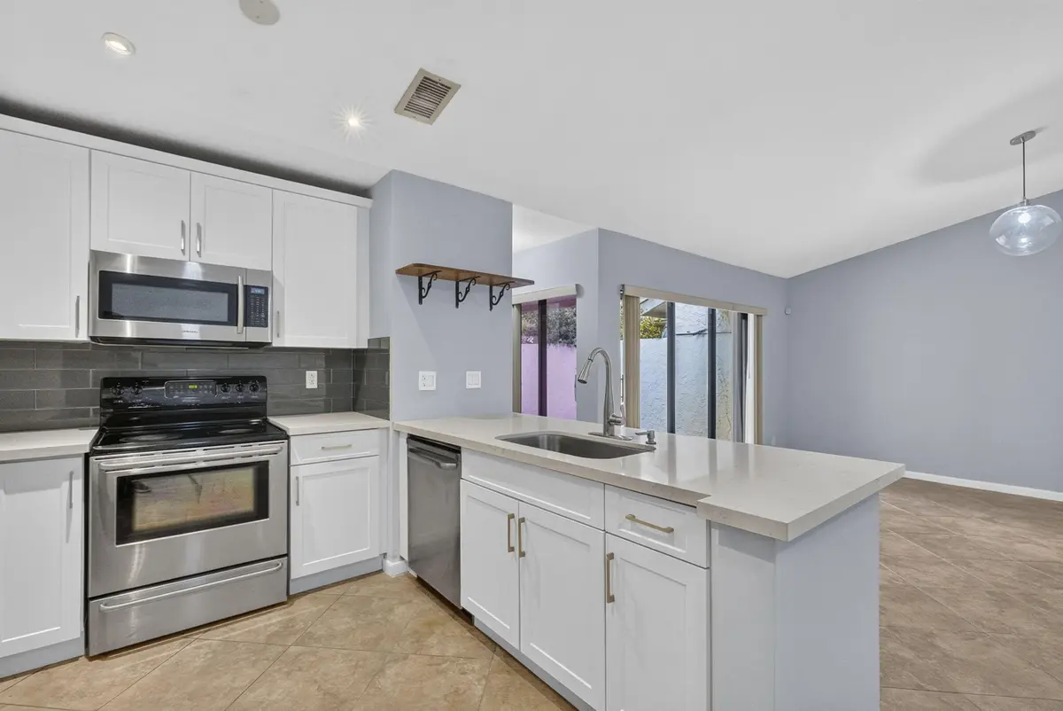 8-web-or-mls-8I8A1791 at 3076 S Oakland Forest Drive 503, Oakland Park