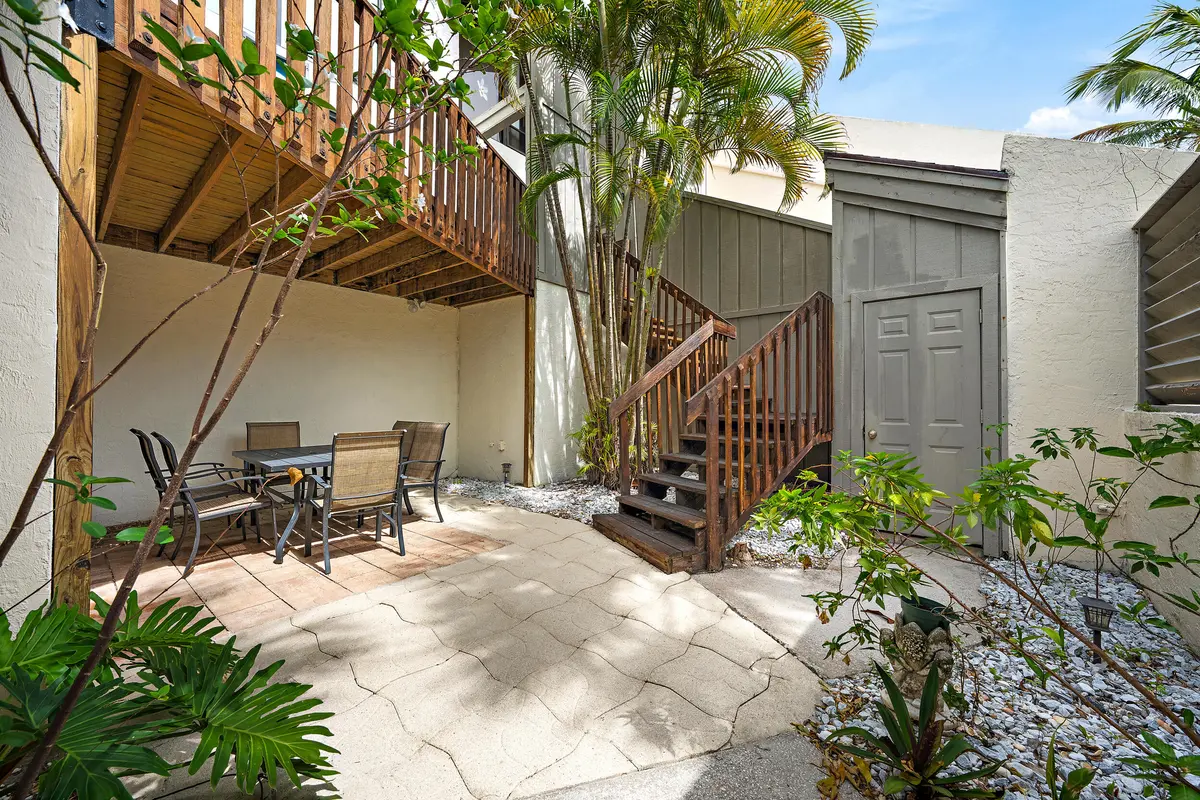 Patio at 1605 U.s. 1 13g, Jupiter