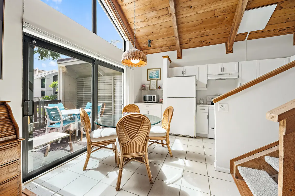 Dining at 1605 U.s. 1 13g, Jupiter