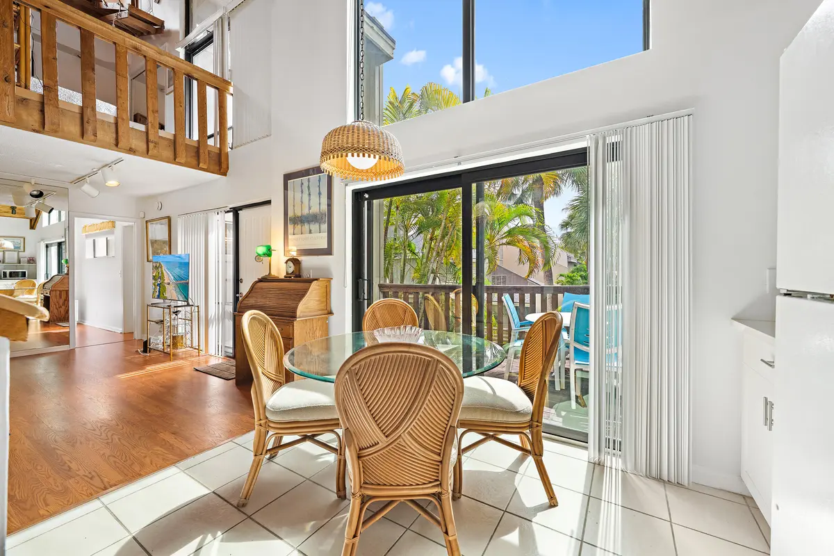 Dining at 1605 U.s. 1 13g, Jupiter