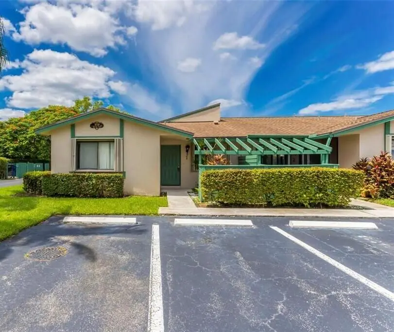 Front View at 454 Lakeview Drive 1, Weston