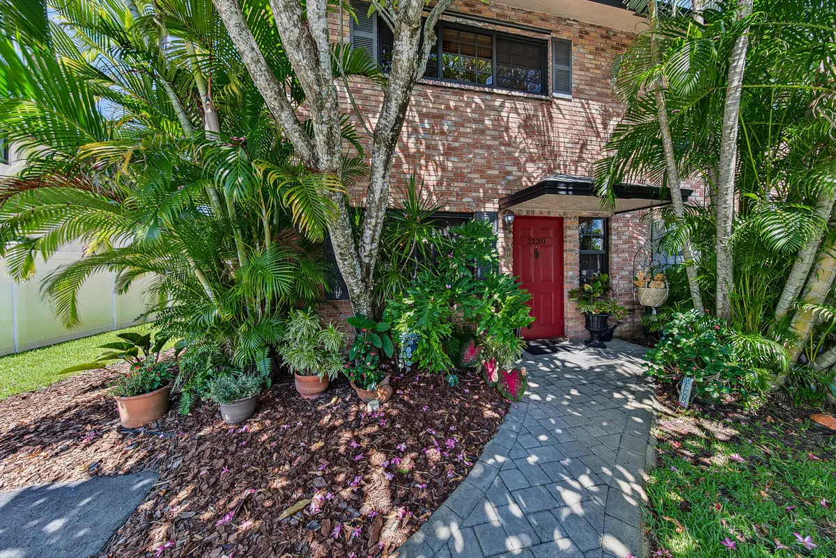 Entry at 2130 NE 9th Avenue, Wilton Manors