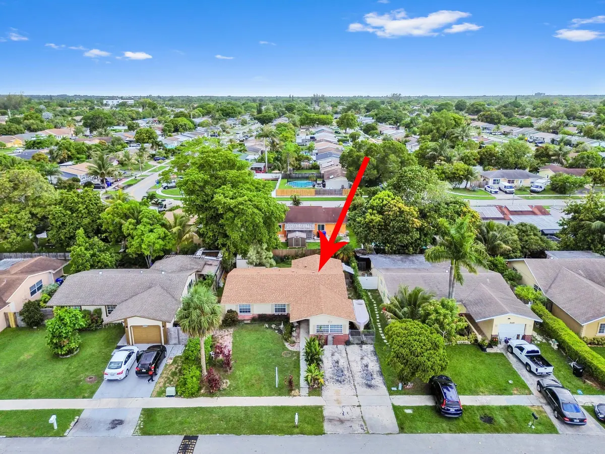 26 drone 03-line at 703 SW 76th Avenue, North Lauderdale