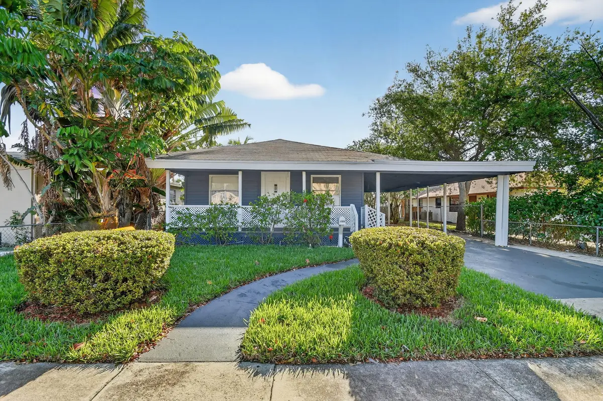 Front at 1006 S M Street, Lake Worth Beach