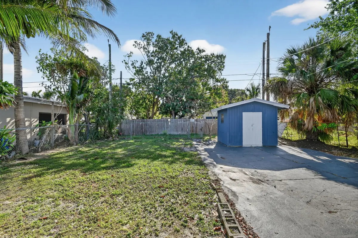 Photo at 1006 S M Street, Lake Worth Beach