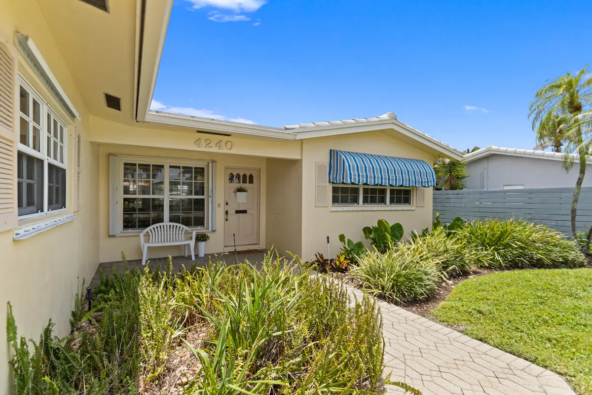 585A7794 at 4240 NE 19th Avenue, Oakland Park
