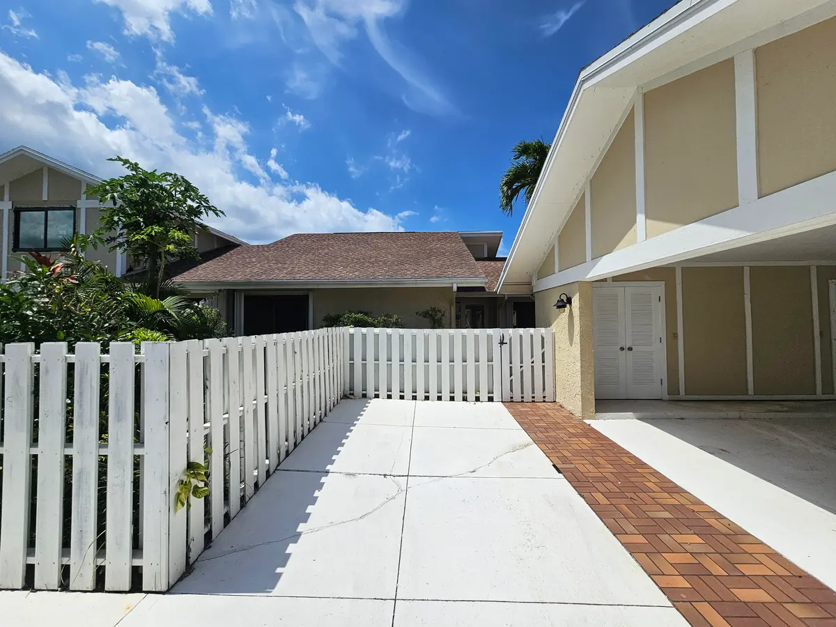 Front at 17200 Fownes Crescent, Jupiter