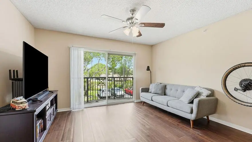 haverhill6 at 4159 N Haverhill Road 1304, West Palm Beach
