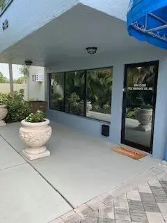 front office view at 812 SE 8th Avenue, Deerfield Beach