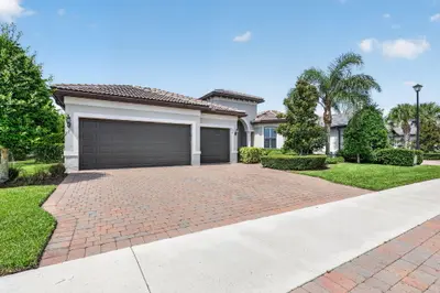 604 SE Monteiro Drive, Port St. Lucie – Single Family Residence for sale