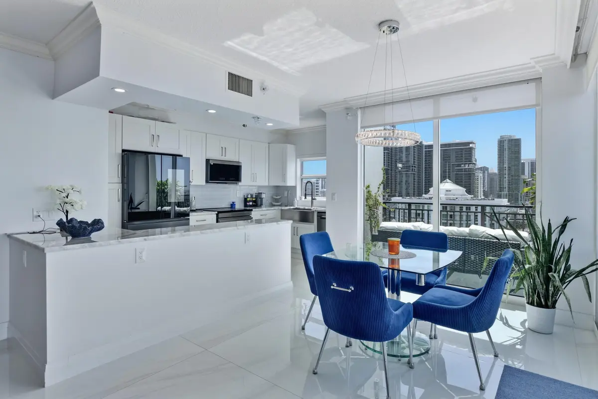 043-039-610 W Las Olas Blvd-4200x2804 at 600 W Las Olas Boulevard 1808s, Fort Lauderdale