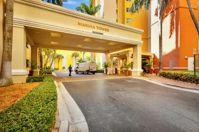 2650 Lake Shore Drive 1005, Riviera Beach – Condominium for sale