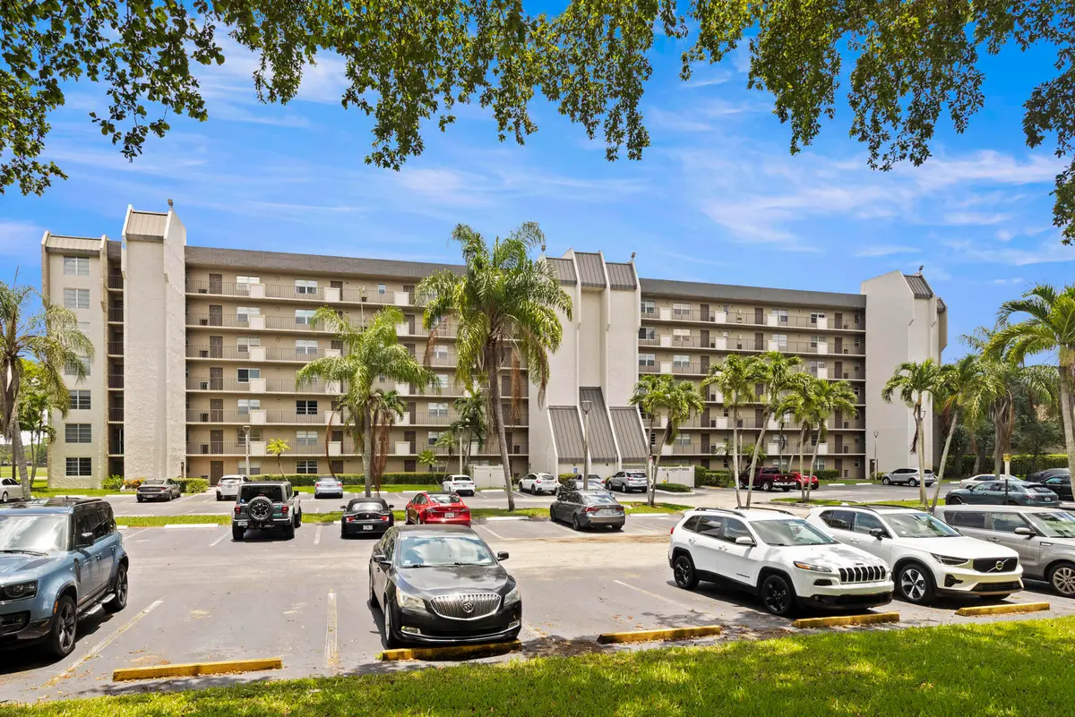 15_98A0603 at 3150 W Rolling Hills Circle 709, Davie