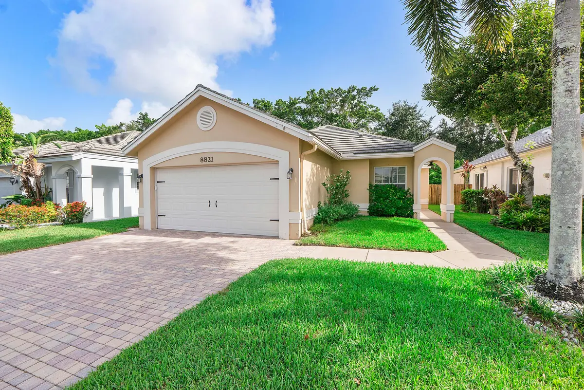 8821 Lake Park Cir N_038 at 8821 Lake Park Circle, Davie