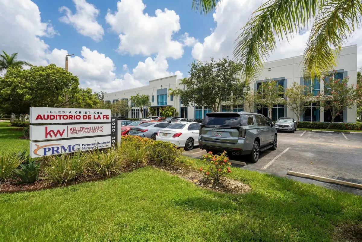 DSC00644_reedit_fa4b3a46 at 2000 NW 150th Avenue 1110, Pembroke Pines
