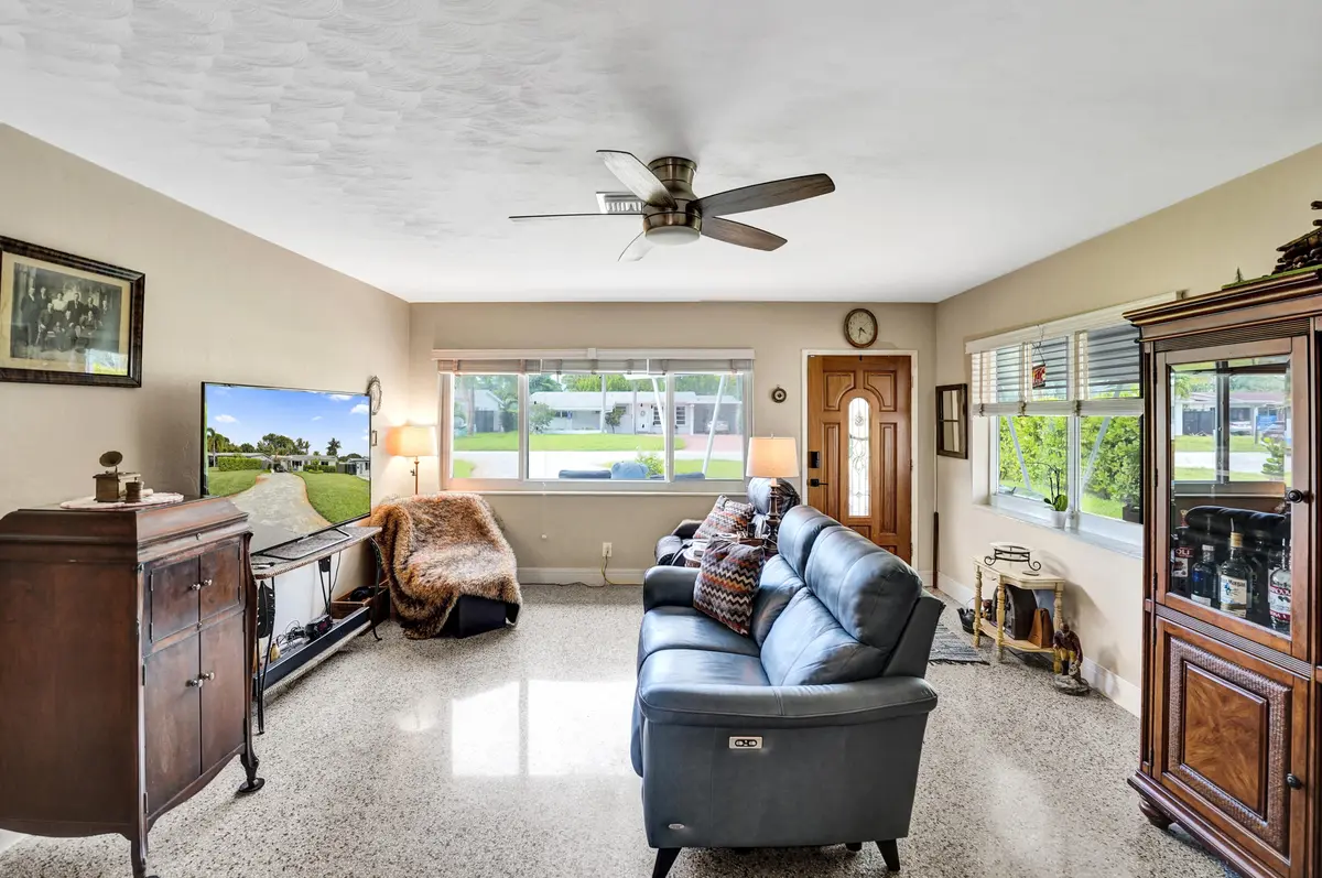 LR at 501 NE 28th Street, Wilton Manors