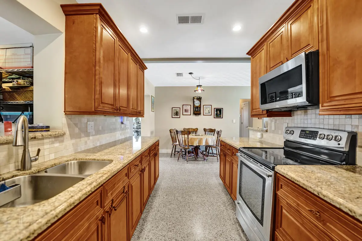 kit at 501 NE 28th Street, Wilton Manors