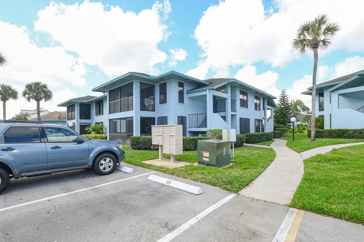 LR-3146 at 950 S Kanner Highway 905, Stuart