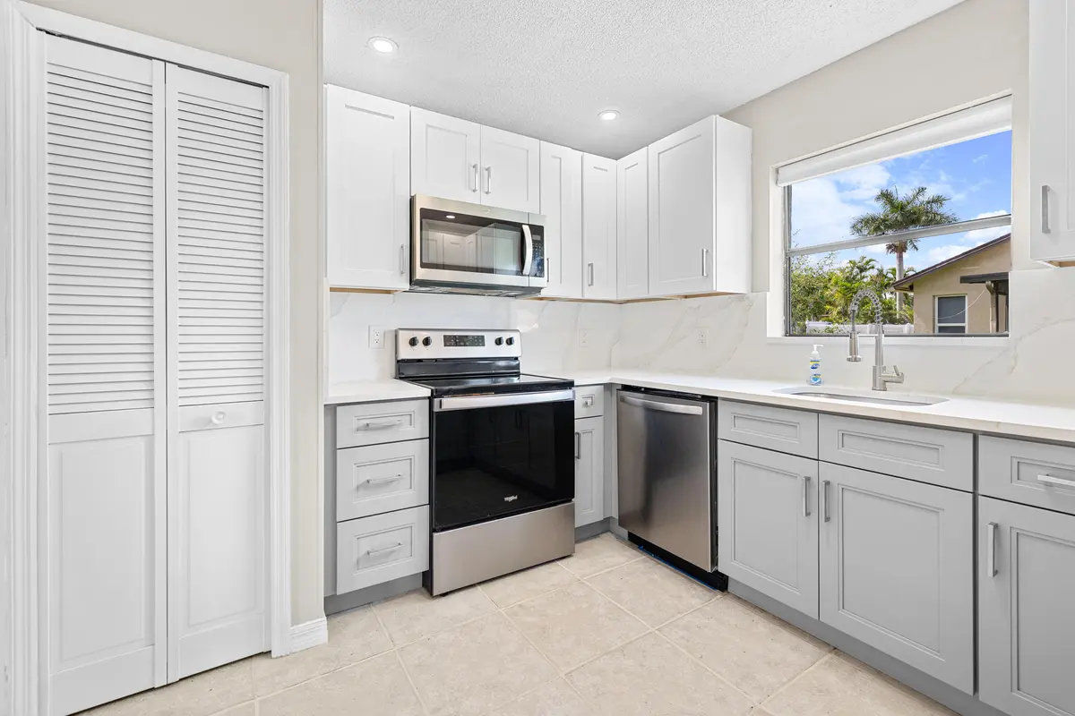 1322 R-6182 at 1322 Denlow Lane, Royal Palm Beach