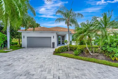 124 Golf Village Boulevard, Jupiter – Villa for sale