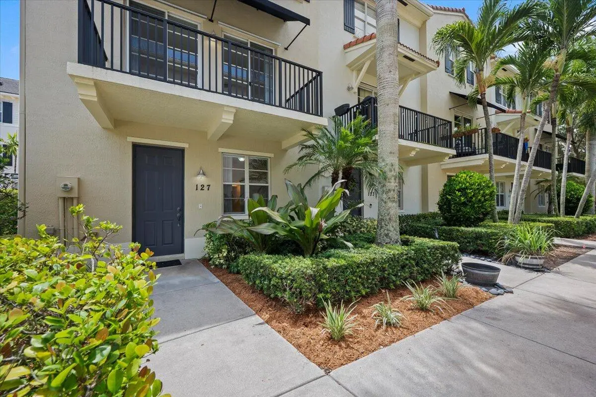 Entrance at 127 Greenwich Circle, Jupiter