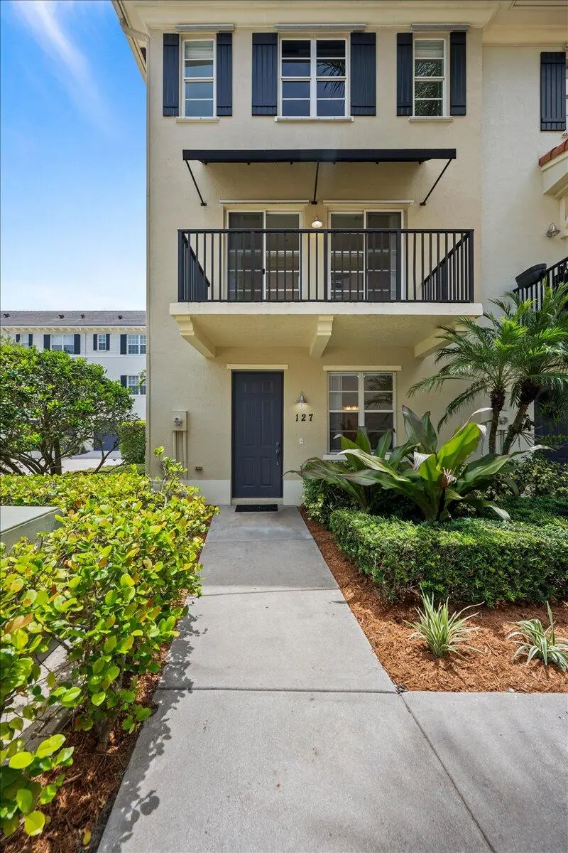 Front of Structure at 127 Greenwich Circle, Jupiter