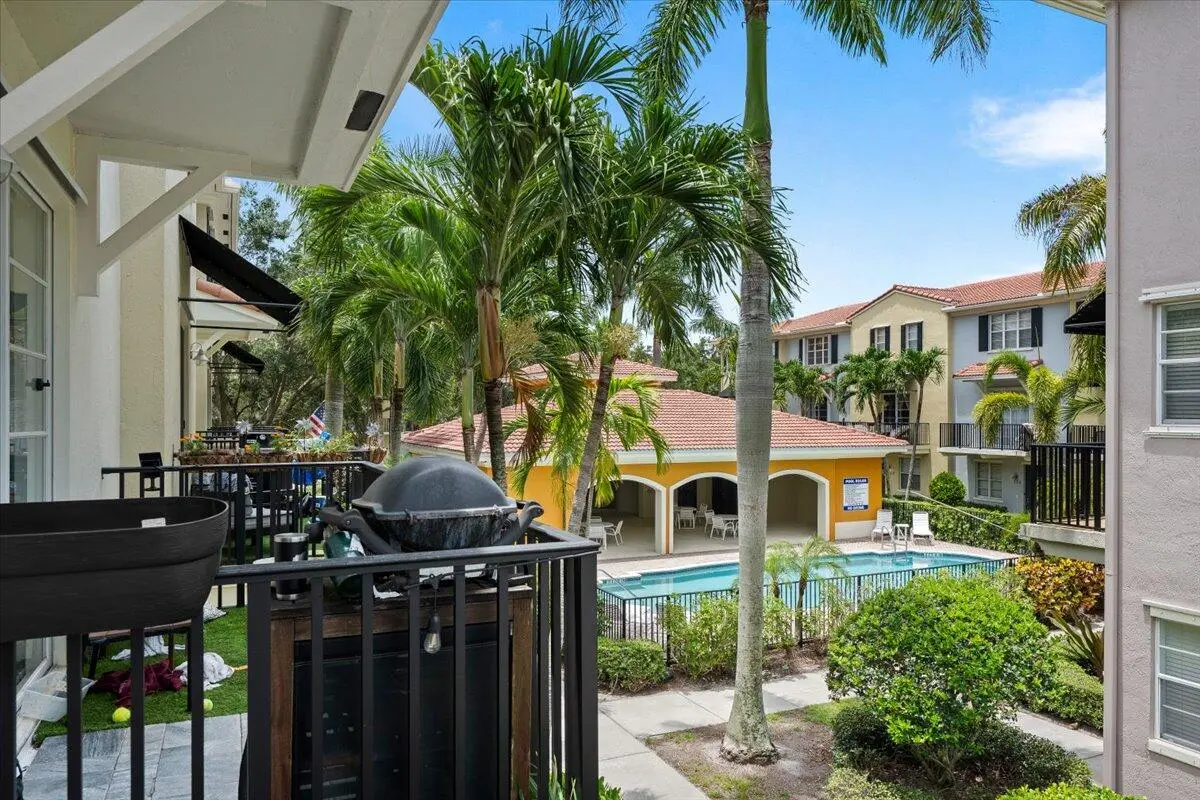 29-LUX_7435 at 127 Greenwich Circle, Jupiter