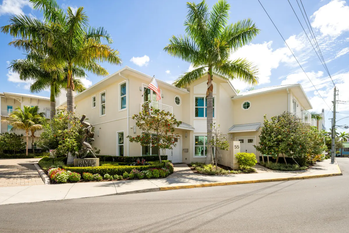 1_et6a4319 at 55 SE Seminole Street A, Stuart