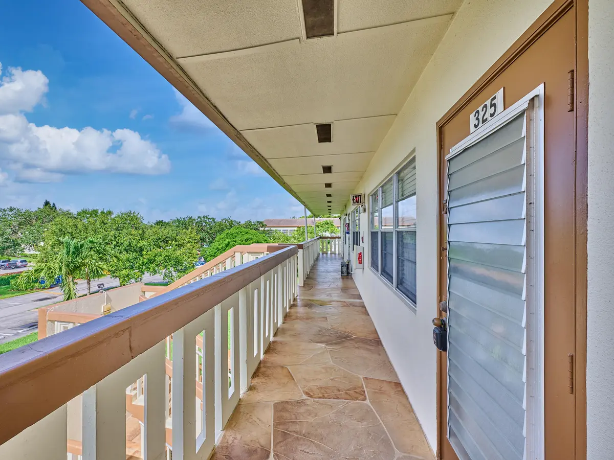 Balcony at 325 Mansfield  Drive 325 H, Boca Raton
