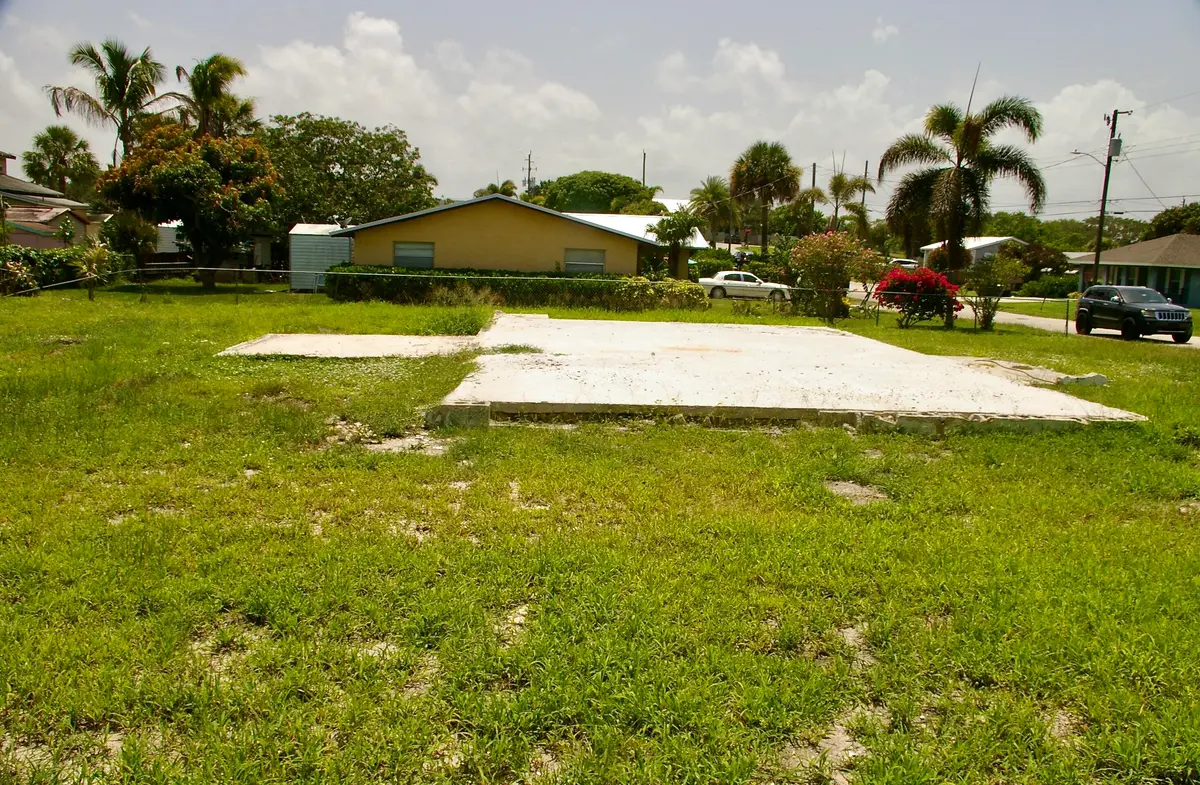 Yard at 8480 SE Citrus Way, Hobe Sound