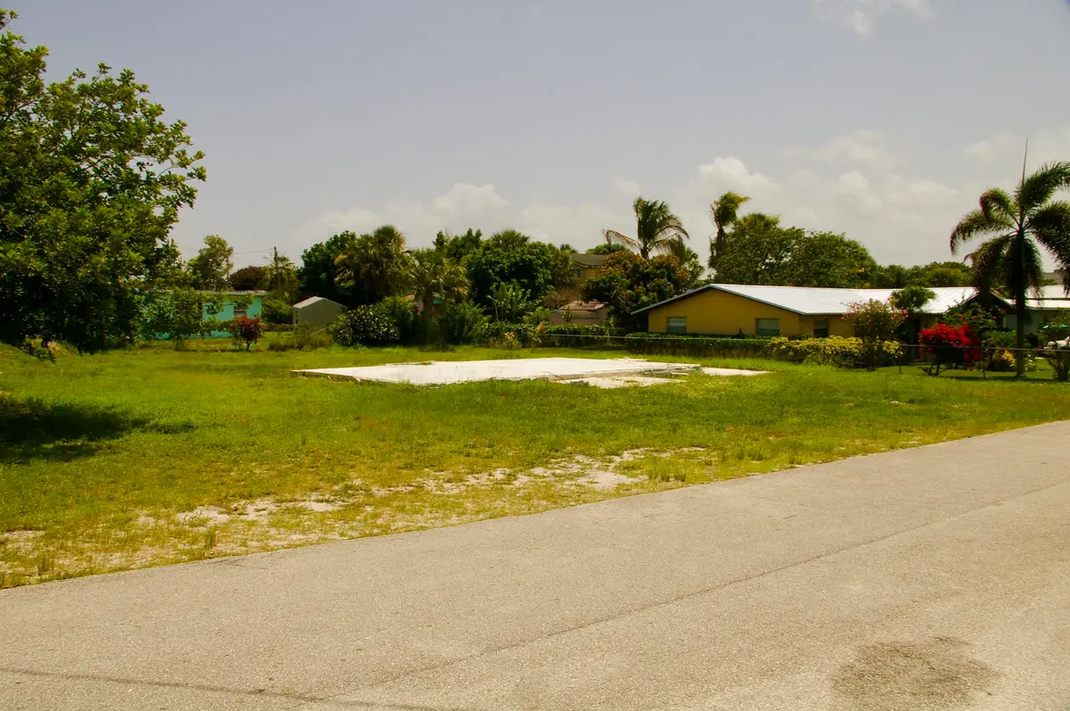 Yard at 8480 SE Citrus Way, Hobe Sound
