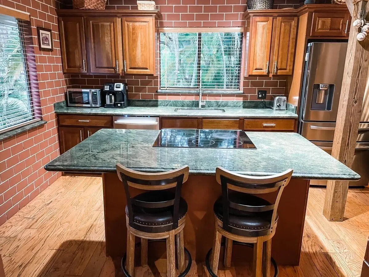 Kitchen 3 at 25 Lexington Lane E, Palm Beach Gardens