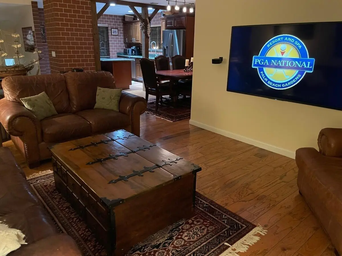 Living Room at 25 Lexington Lane E, Palm Beach Gardens