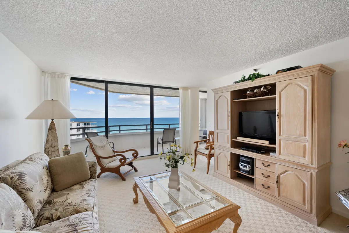 Large Living room at 3560 S Ocean Boulevard Ph-6, South Palm Beach
