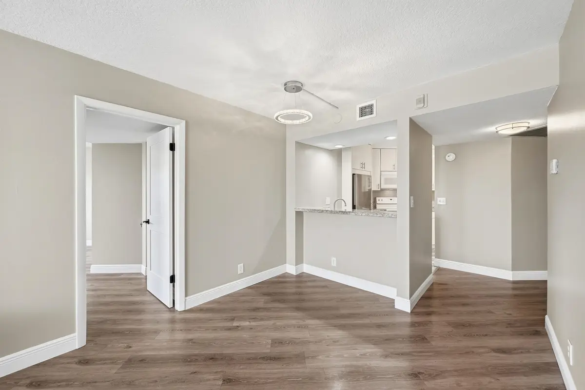 08_dining area at 10401 W Broward Boulevard 401, Plantation
