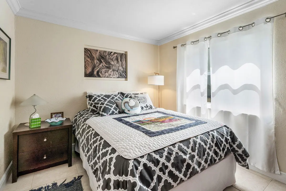 guest room at 1309 Lucerne Avenue, Lake Worth Beach