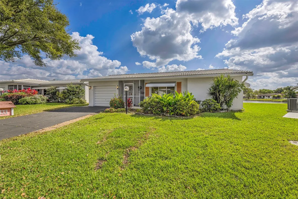 Photo 3 at 1010 NW 89th Way, Plantation