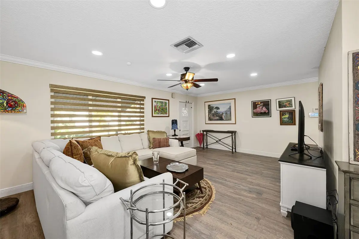Photo 7 at 1010 NW 89th Way, Plantation