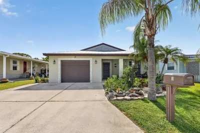 11 SE Flamenco Way, Port St. Lucie – Single Family Residence for sale