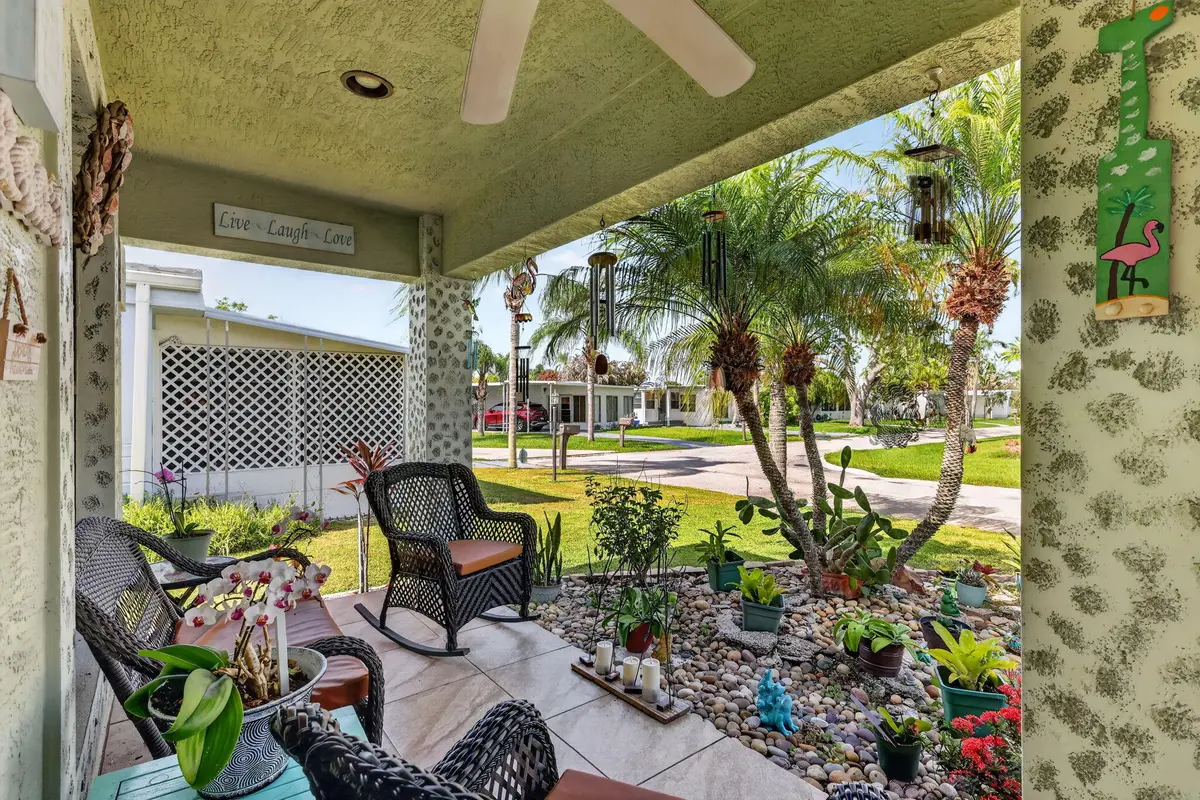 5-web-or-mls-5P1A6701 at 11 SE Flamenco Way, Port St. Lucie