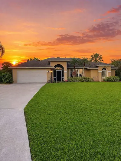 2815 SE Tate Avenue, Port St. Lucie – Single Family Residence for sale