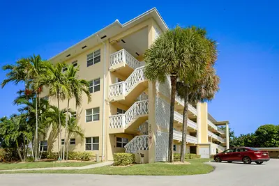 230 N Federal Highway 305, Deerfield Beach – Condominium for rent