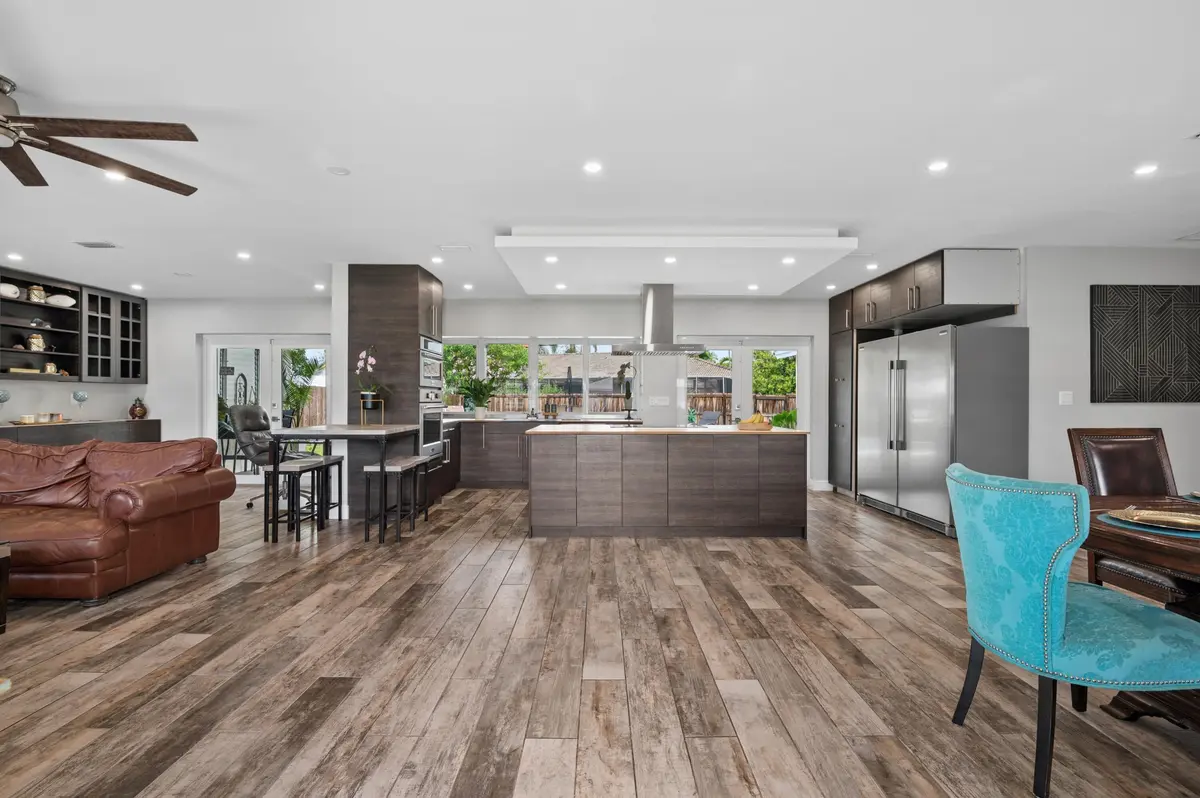1-Maitlen-4601 W Hawthorne Cir-3 at 4601 W Hawthorne Circle, Hollywood