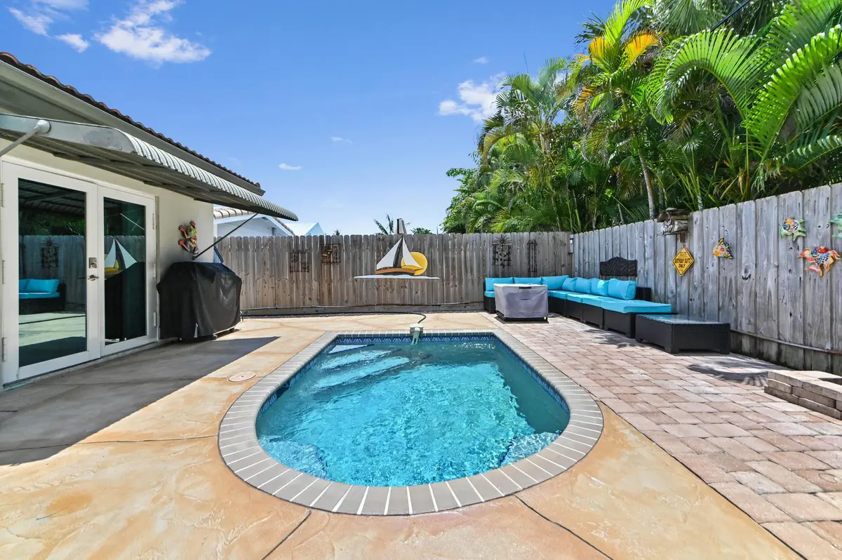 27 Pool 01 at 138 NE 29th Street, Wilton Manors