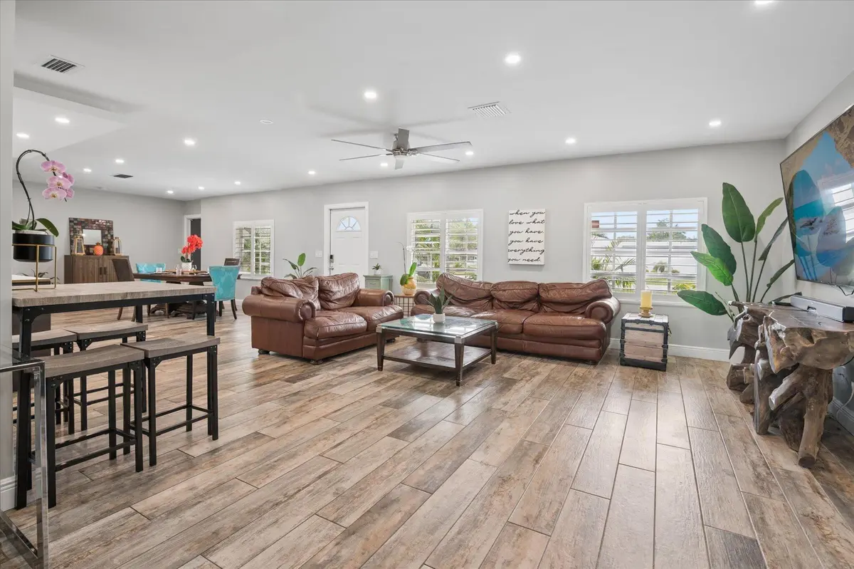 09-Maitlen-4601 W Hawthorne Cir-9-2 at 4601 W Hawthorne Circle, Hollywood